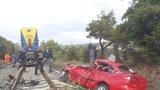 Záhadná nehoda, při které leželo auto s mrtvou ženou na kolejích, rozluštěna: Srazil ho kamion
