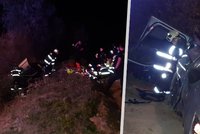 Tragická noc na českých silnicích: Na Liberecku zemřel řidič, na Lounsku auto na střeše - mrtvá a zranění