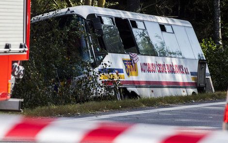 U Kaplice se srazil autobus vezoucí 31 dětí...