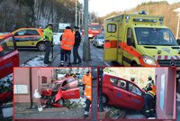 Auto, které převáželo krev, dostalo smyk na ledu a nabouralo do domu