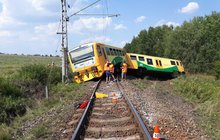 Traktor se srazil s vlakem: Zranilo se 11 lidí!
