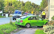 Viděli nedělní nehodu, při které v Kostelní Lhotě na Nymbursku řidič (20) škodovky vyjel mimo silnici a smetl dvě ženy (obě 36), muže (38) a dítě (5). Jak popsali její průběh?