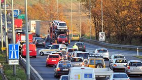 Vážná dopravní nehoda se stala na dálnici D1, na prvním kilometru před Prahou.
