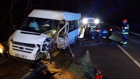 Naštěstí jen s lehkými zraněními vyvázli čtyři cestující  ze sobotní ošklivé srážky dodávky a osobáku na Blanensku. Celková škoda je půl milionu korun.