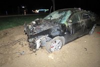Drsné noční nehody na Znojemsku: Těžce zraněná žena, přeražený strom, auta na odpis!