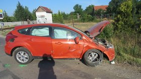 Mladá žena (20), která nezvládla zatáčku, měla štěstí, vyvázla jen s lehkým zraněním. Na autě je ovšem škoda 150 tisíc korun.