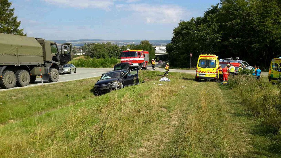 Nepovedený odbočovací manévr u Vyškova si vyžádal ošetření pěti cestujících.