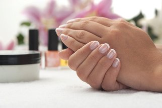 Co o zdraví prozradí barva nehtů? Varovat může i před rakovinou. Co signalizuje? 