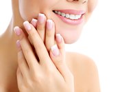 Barva nehtů a bílé skvrny: Můžou signalizovat plísně, ale i rakovinu!