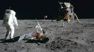 Téma: Dobývání Luny. Připomeňte si fakta o programu Apollo 