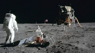 Téma: Dobývání Luny. Připomeňte si fakta o programu Apollo Téma: Dobývání Luny. Připomeňte si fakta o programu Apollo