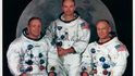 Neil Armstrong (vlevo) spolu s dalšími členy posádky Apolla 11