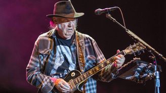 Recenze alba: Neil Young na stezce míru klopýtá