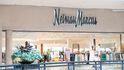 O ochranu před věřiteli požádal dříve i americký řetězec luxusních obchodních domů Neiman Marcus Holding. Ikona v oboru s více než stoletou tradicí zbankrotovala už v září.