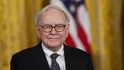 3. Warren Buffett, 44 miliard dolarů, 81 let, americký investor a obchodník (holdingová společnost Berkshire Hathaway)