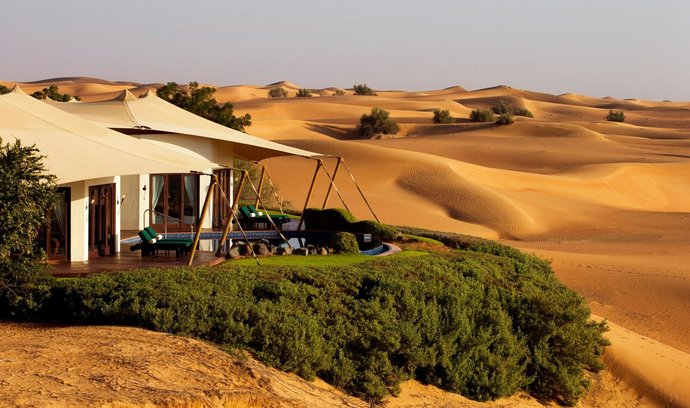 Dubajský wellness rezort Al Maha je opravdovým klenotem v poušti. Je inspirován dědictvím beduínů a krom pětihvězdičkových služeb nabízí i úchvatné panoramatické výhledy.