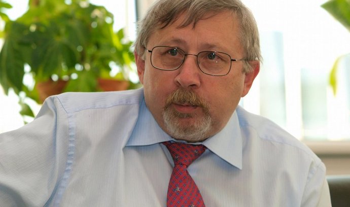 Nejlépe placeným úředníkem na ČTÚ je předseda Rady Pavel Dvořák