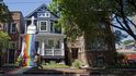 2. místo: Andersonville, Chicago (USA). Historická švédská enkláva je nyní známější díky LGBTQ+ komunitě a četným barům a restauracím. Díky přívětivé poloze nedaleko parků a pobřeží je žádaným místem k životu.