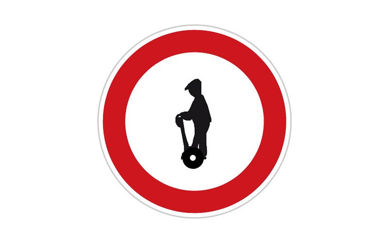 Nejnovější značky jako Zákaz vjezdu osob na osobních přepravnících a Zóna pro cyklisty se objevily v roce 2016