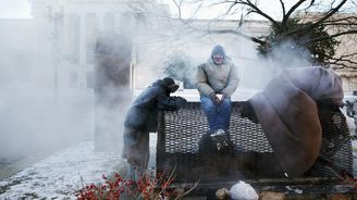 Kanadu a USA dál drtí arktické mrazy