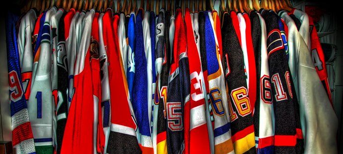 Žebříček 10 nejprodávanějších hráčských dresů podle oficiálního stránky NHL.com sleduje období od letošního června.