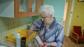 Františka Votavová každý den připravuje kávu pro sebe a manžela a povídají si.