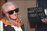 Jeanne Calmentová, dosud nejstarší uznávaná žena historie, možná lhala o svém věku. Pravdu zjistí exhumace jejího těla.