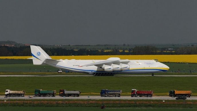 Největší letadlo světa Antonov An-225 Mrija v Praze