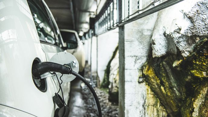 Největší parkovací dům pro elektromobily v norském Oslu