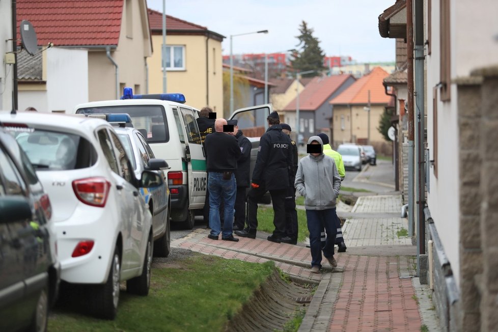 Policie a koroner zasahovali v domě, kde bydlel Dan Nekonečný.