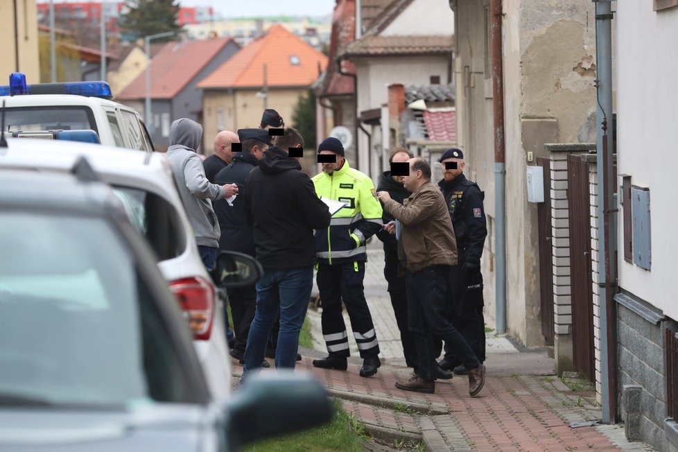 Policie a koroner zasahovali v domě, kde bydlel Dan Nekonečný.