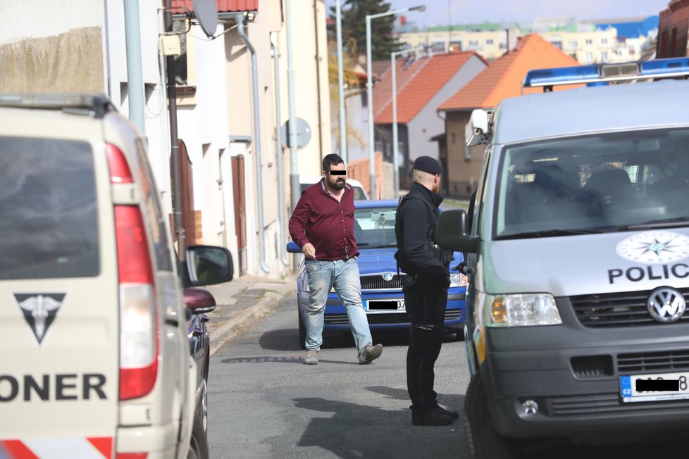 Policie a koroner zasahovali v domě, kde bydlel Dan Nekonečný.