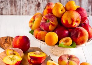 Nektarinky, broskve a meruňky patří mezi njezdravější ovoce. Navíc mají minimální kalorickou hodnotu.
