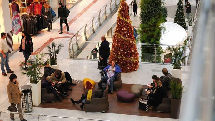 Někteří obchodníci riskují pověst a uchylují se například k tomu, že běžnou cenu zboží vydávají za cenu po slevě