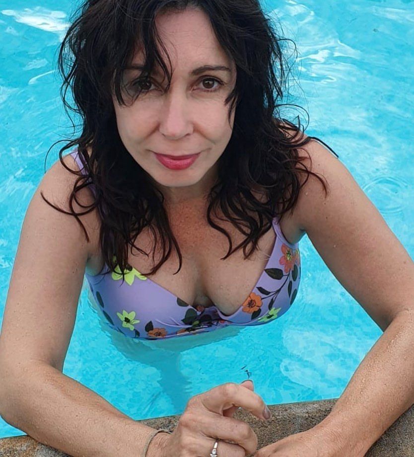 Nela Boudová v bazénu