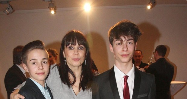 Herečka Nela Boudová se syny Daliborem (vlevo) a Andrejem (vpravo)