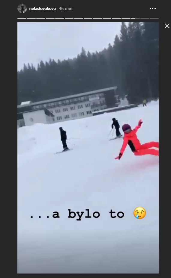 Nela Slováková spadla na snowboardu a zlomila si ruku.