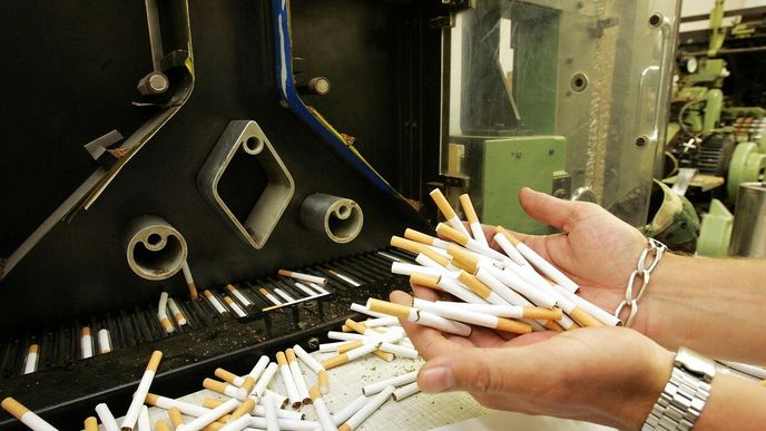 Celníci v minulosti odhalili nelegální výrobnu cigaret v Počeradech.