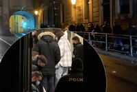 Další nelegální party v Praze! Policie vyhnala 28 lidí z baru na Starém Městě a 20 osob z bytu