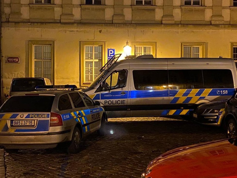 Pražští policisté rozehnali nelegální party v centr Prahy v ulici Anenská. (16. ledna)