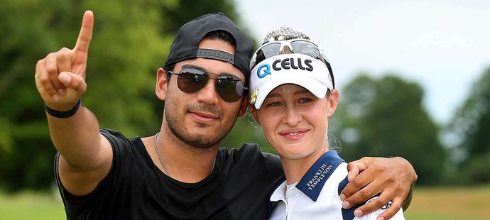 Ještě s hokejistou Athanasiouem.