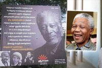 Ty vo*e, to není Mandela! Velká ostuda: Spletli si ho s Morganem Freemanem