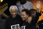 Bývalý jihoafrický prezident Nelson Mandela oslavil své 90. narozeniny na megakoncertě v londýnském Hyde Parku