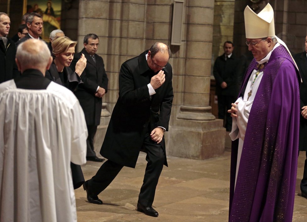 Monacký princ Albert II. vyrazil do kostela zavzpomínat na Nelsona Mandelu