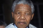 Bývalého jihoafrického prezidenta Nelsona Mandelu museli převézt do nemocnice. Trpí vleklými zdravotními problémy