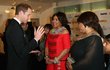 Princ William s Kate hovoří se Zenani (vlevo) a Zindzi o jejich otci