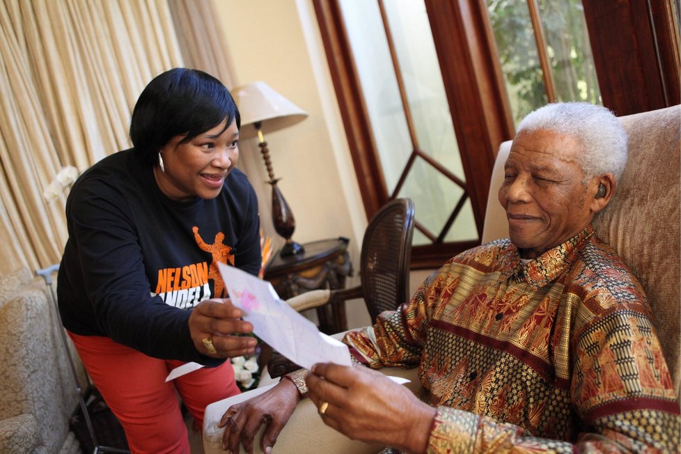 Nelson Mandela figuruje v procesu jako hostitel. U Mandely se v roce 1997 potkala modelka Naomi Campbell s Charlesem Taylorem