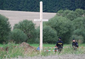 Kříž za mrtvé Němce rozdělil vesnici na dvě části