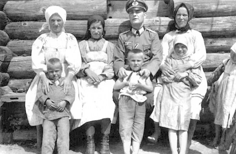 Fotky Němců za druhé světové války v obsazené části Sovětského svazu.