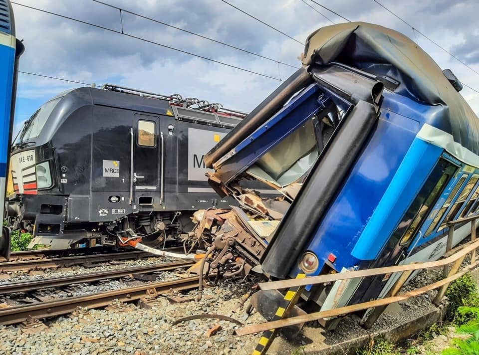 U Němčic nad Hanou na Protějovsku došlo ke srážce osobního vlaku s nákladním. (31.7.2021)